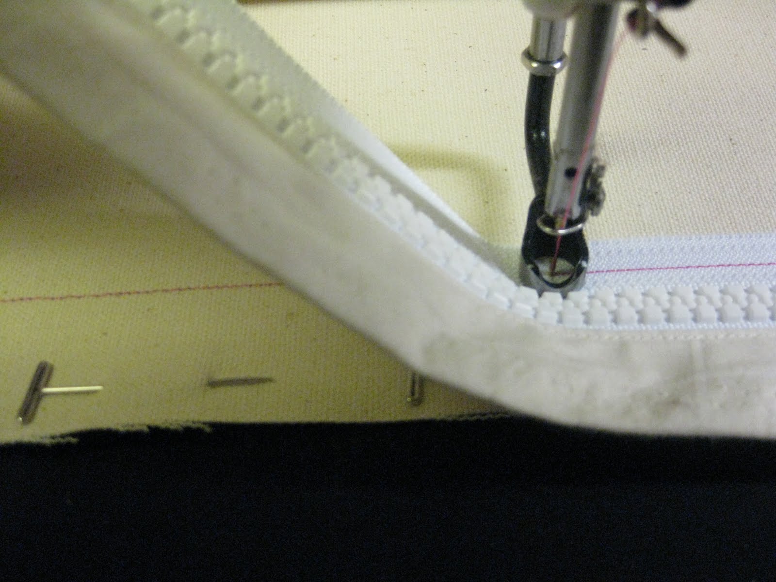 The Quilt Rambler Attaching Zippers to Longarm Leaders