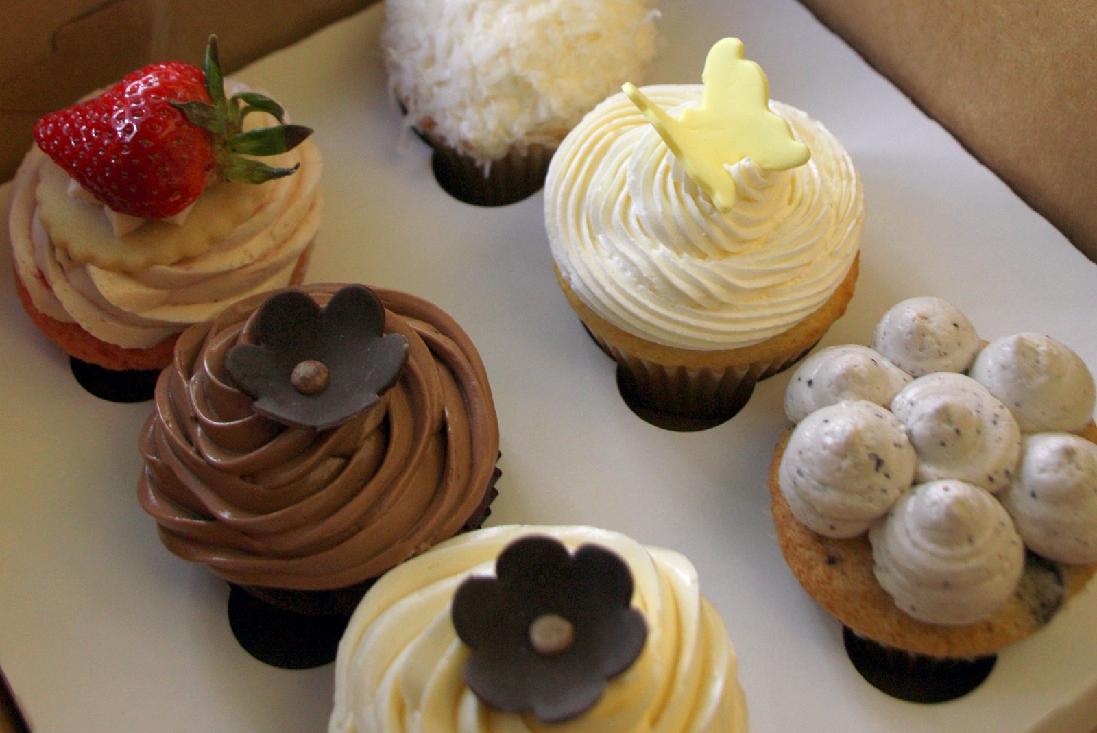 Karen's Corner of the  Esther's Cupcakes Sacramento, CA A Review