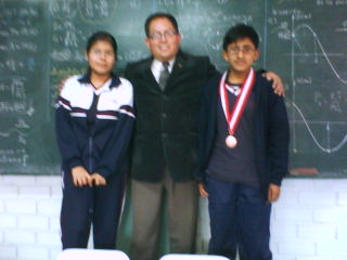 CHARLIE Y SUS PUPILOS JOCELYN MEDINA. MENCION HONROSA Y JOHAN AYALA GANADOR DE LA MEDALLA DE BRONCE