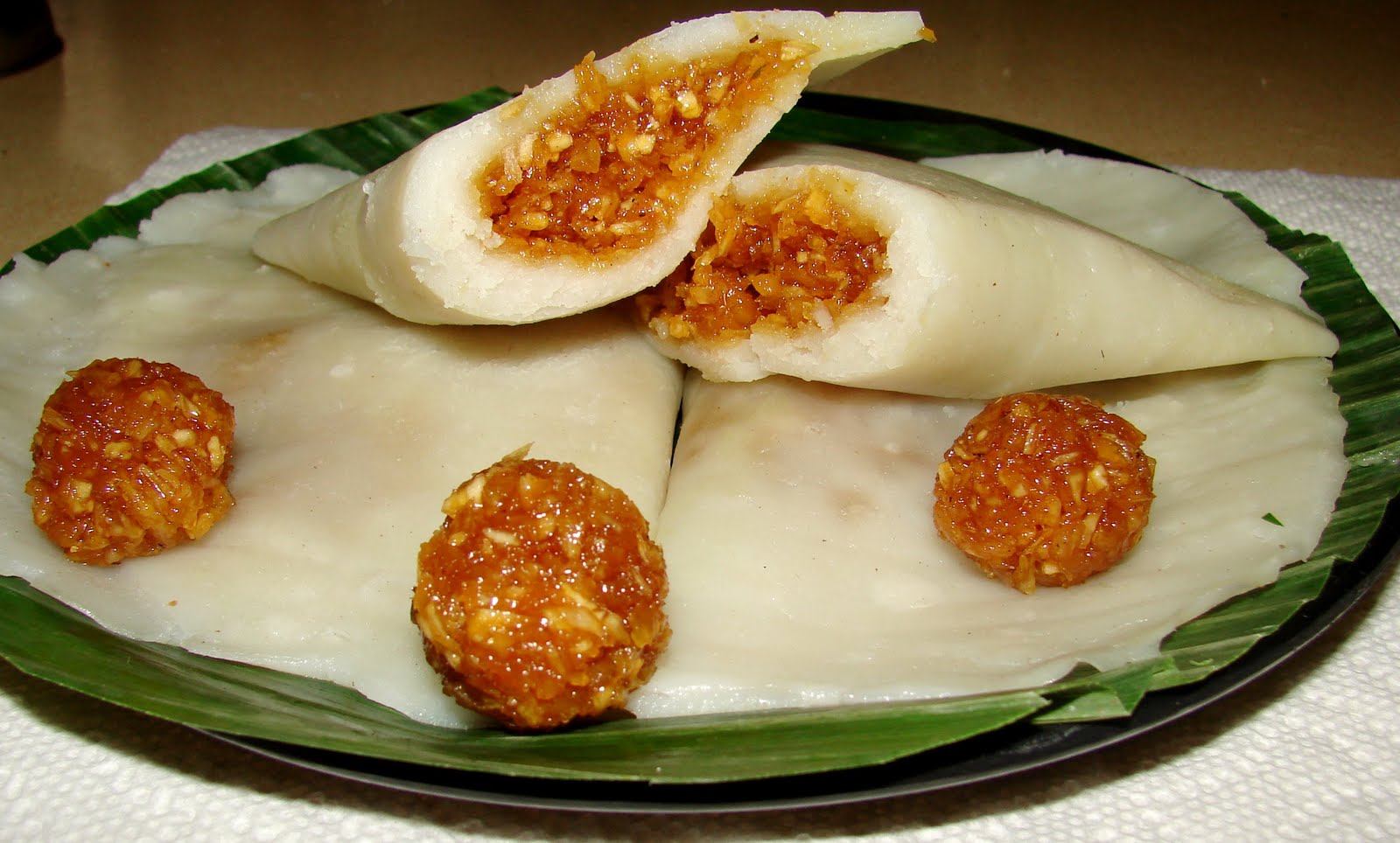 Ela ada/ Steamed Rice and Coconut Snack