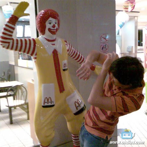 Denuncias sobre agresividad de Ronald Mac donald