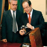 [Bono+Barrientos.jpg]