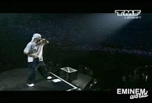 Eminem en : Sing For The moment