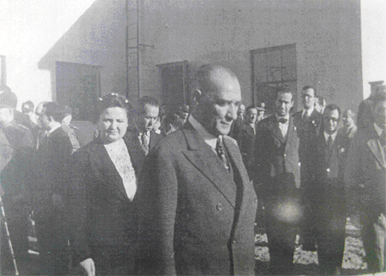 ATATÜRK NAZİLLİ'DE