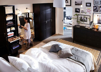 http://1.bp.blogspot.com/_C4L8XftIrHU/SxsR-VsaC1I/AAAAAAAAEAw/HWcmqveZCDQ/s400/bright-bedroom-interior-decorating.jpg