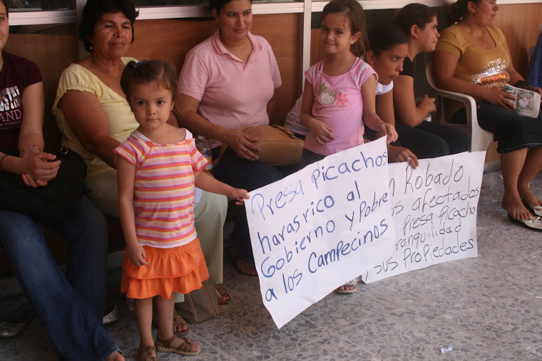 Protestando en Edificio de Recaudación