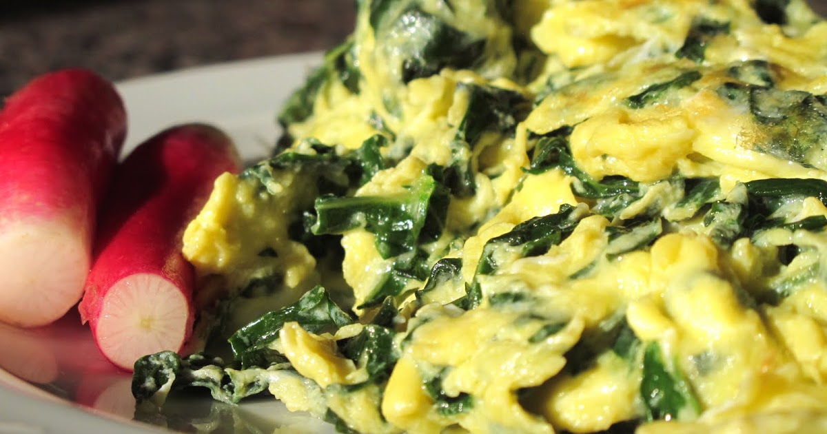 Recipe Scrambled eggs with kale and provolone