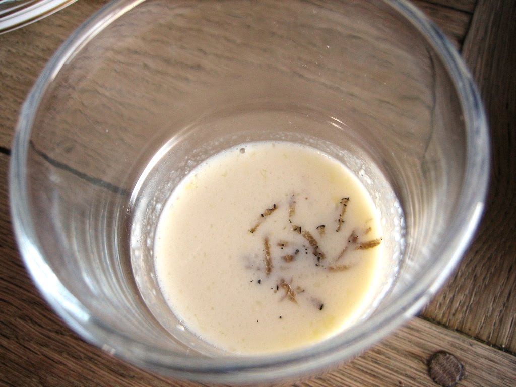 Creamy corn soup with truffles