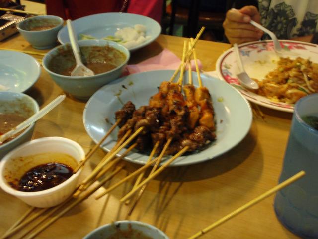 [sate-saat-suku-pertama-kami-makan.jpg]