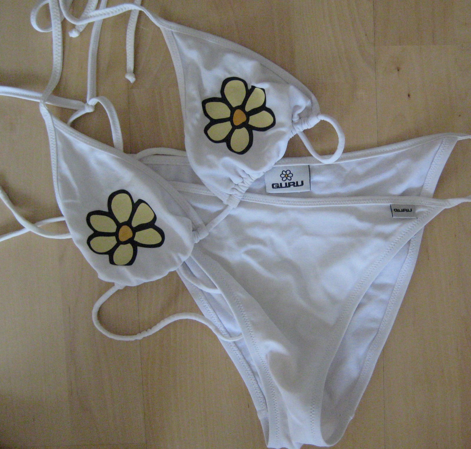 [Guru+bikinit.jpg]