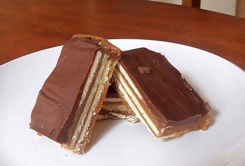 Julie's Adventures in Baking: Homemade Twix Bars