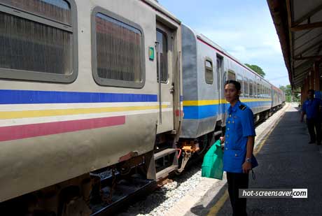 [keretapi-tanah-melayu.jpg]