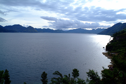 See Indonesian's Beauty: The Most Beautiful Lake in Indonesia : Danau