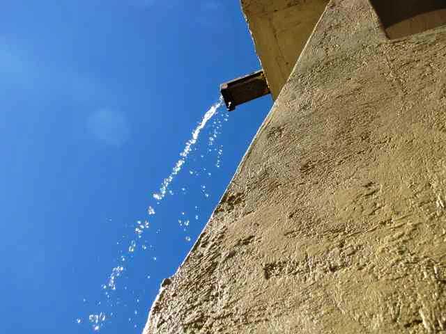 [broken-water-pipe.jpg]