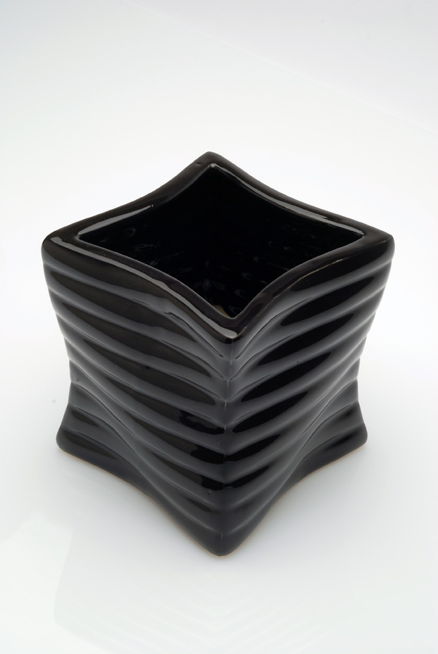 [wavyvase.jpg]