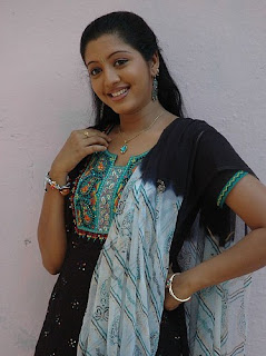 Mallu Hot Aunty Scenes: The cherubic-faced Mallu beauty Gopika