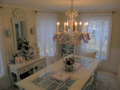 Maison Decor: I'm Dreaming of a Pink Christmas