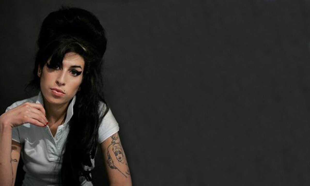 http://1.bp.blogspot.com/_CZzip83JtXo/TTRw9ZOtL-I/AAAAAAAAAO4/0gMMZ8gmKjA/s1600/amy%2Bwinehouse.jpg