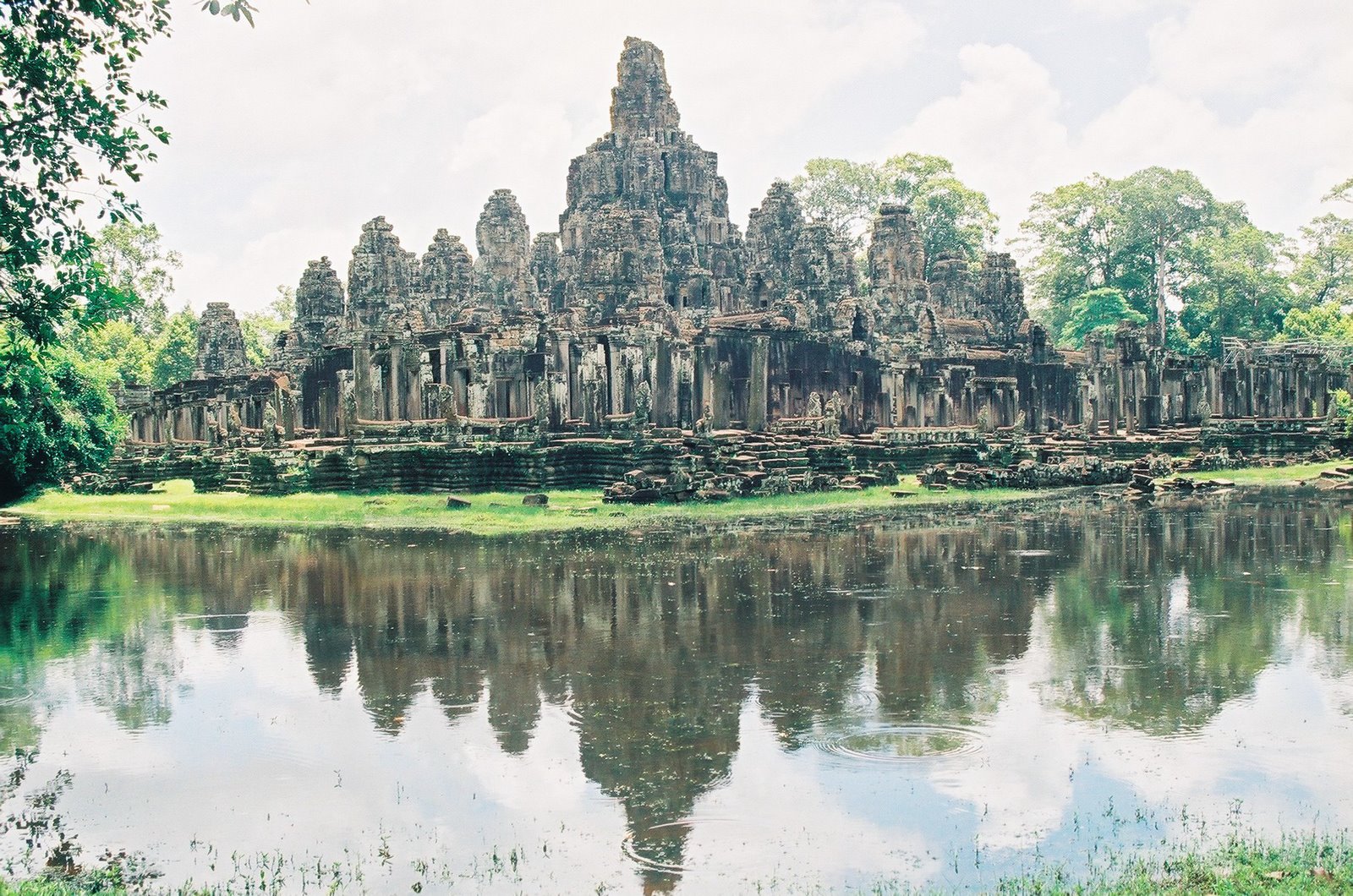 [Angkor+Thom.jpg]