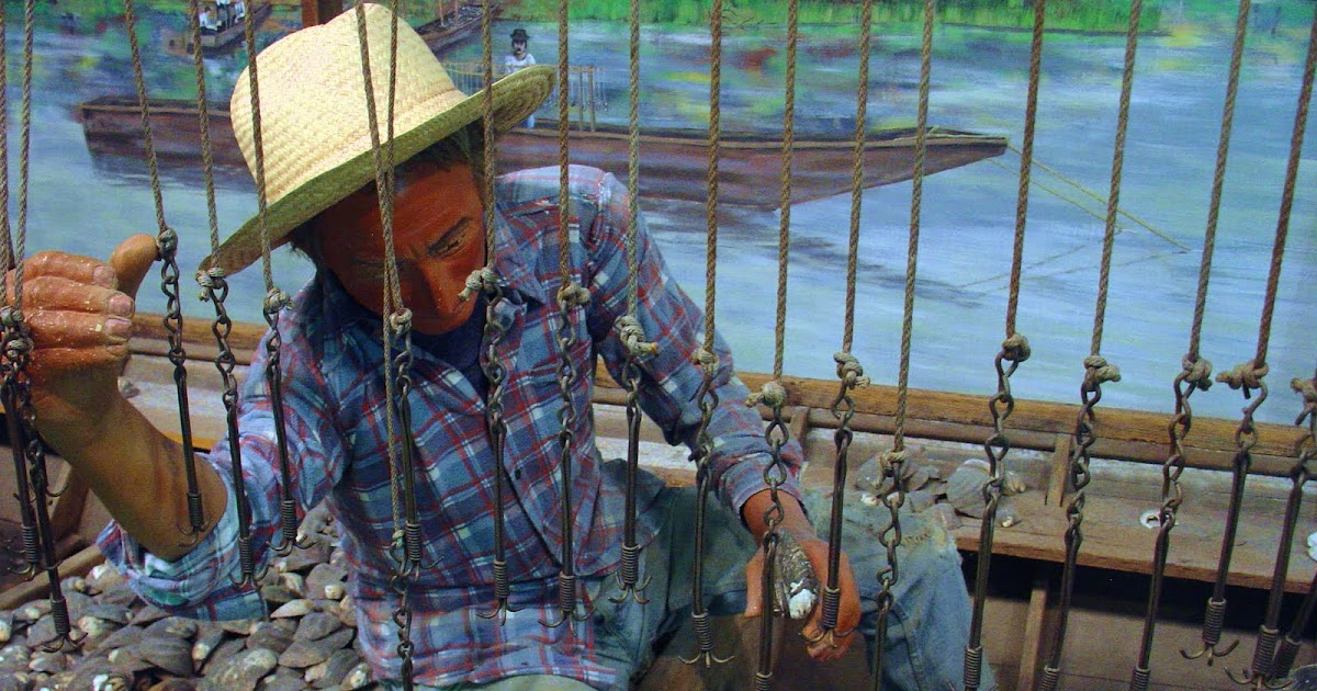 42N Observations Button Making from Mississippi River Clams