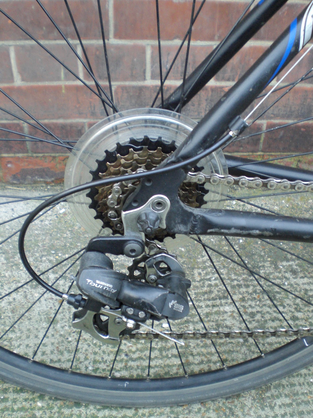 Squeaky Chains eBay Sale...Claud Butler Urban 100 Hybrid Bike (Black)