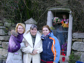 Adina, Cristina si Alex la izvorul Mariei Magdalena in Elvetia
