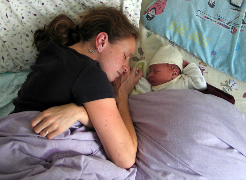 [Cassin+and+Mom+sleeping+-+one+day+old.jpg]