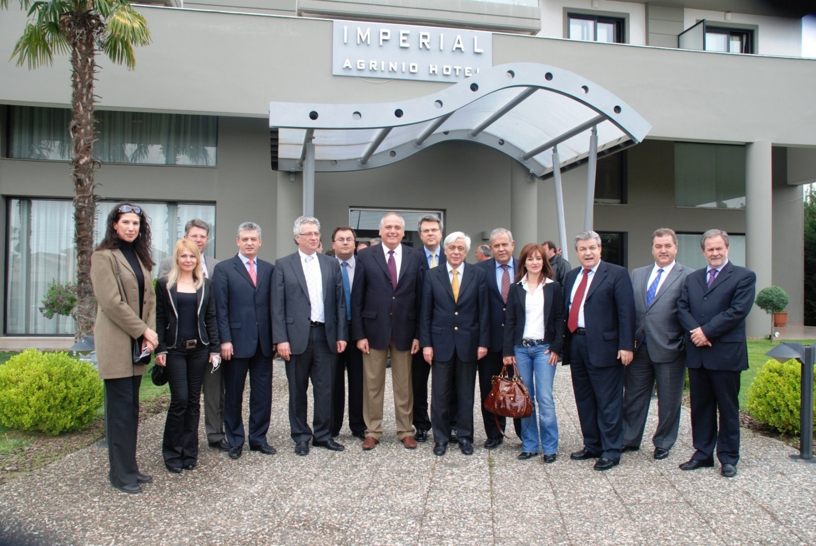 [foto+SYNODOS+PERIFEREIWN.JPG]