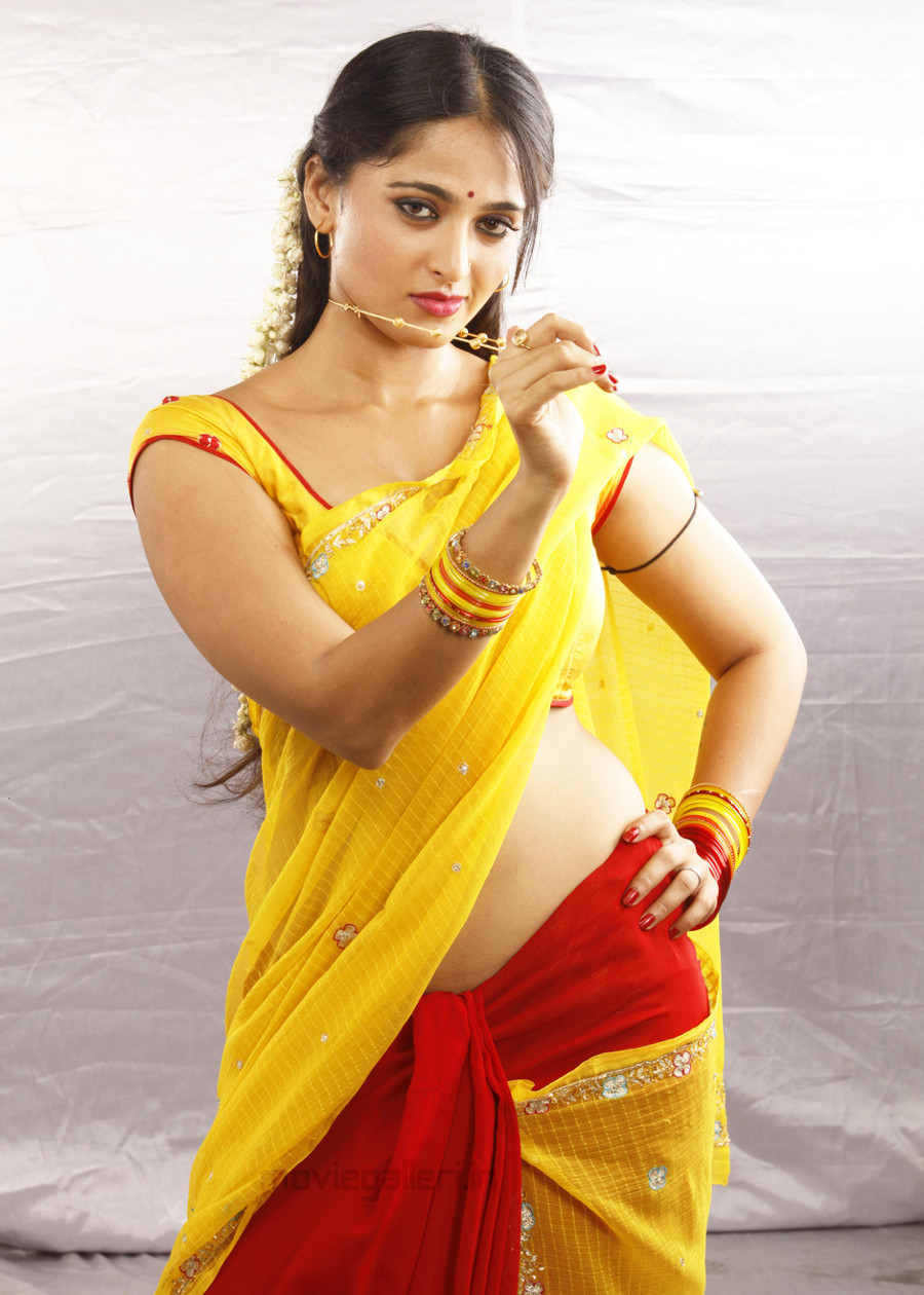 Anushka Hot Vaanam Movie Stills