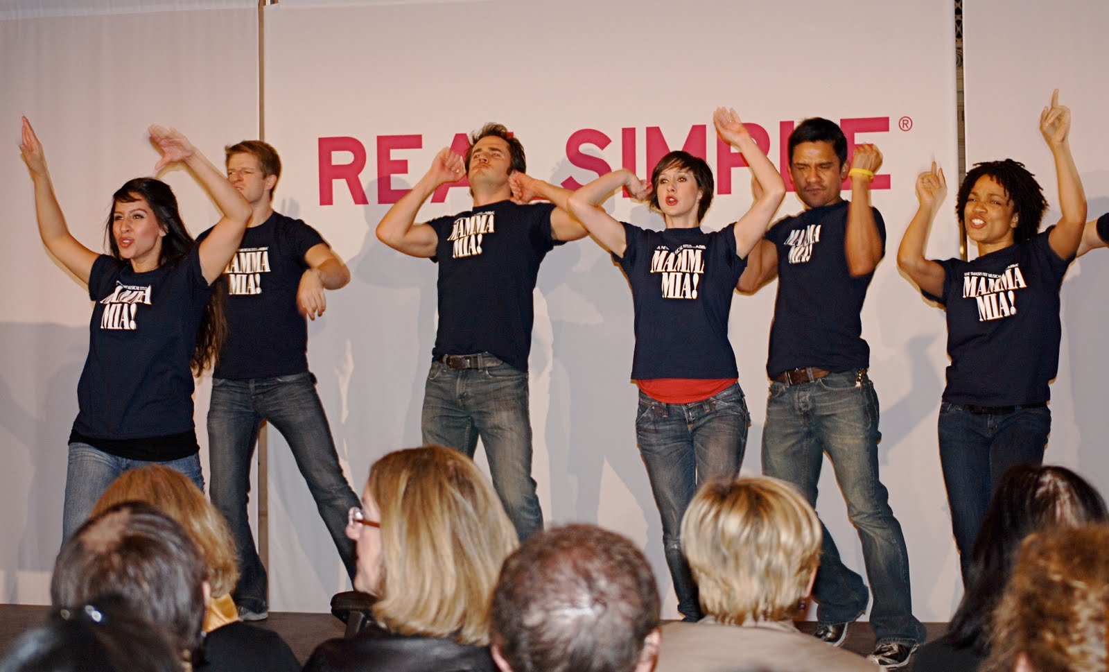 NYC ♥ NYC Broadway Cast of MAMMA MIA Performs Live in Grand Central