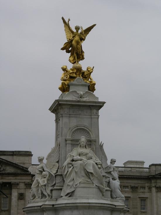 queen victoria monument