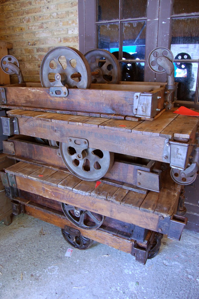 Pin de Chuck Maxwell en Home | Muebles de diseño industrial, Colección