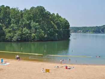 Lake Norman beach 4 minutes away...