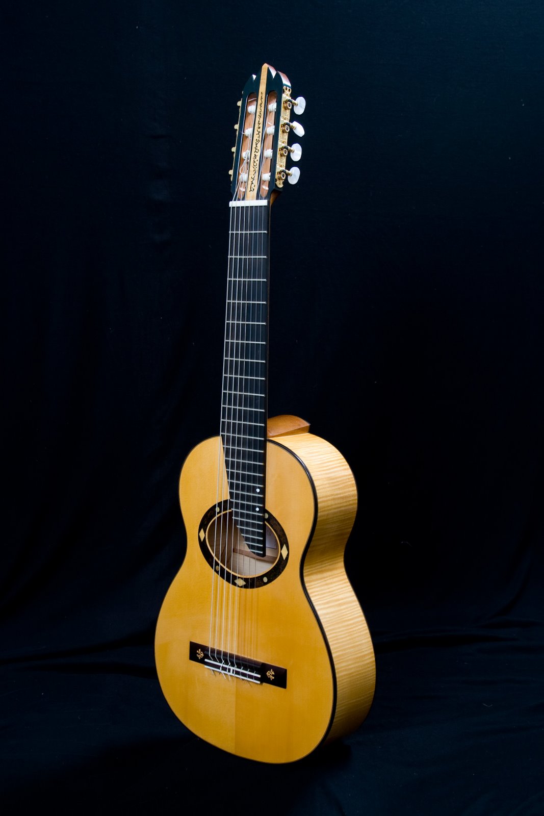 [8-string+extended+range+guitar.+Scale+length+62,8+cm.,++total+length+of+guitar+970+mm..jpg]