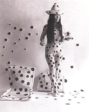 [yayoi_kusama_self_obliteration_by_dots_s.jpg]