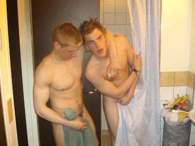 gaydreamblog gay naked guy frats in shower