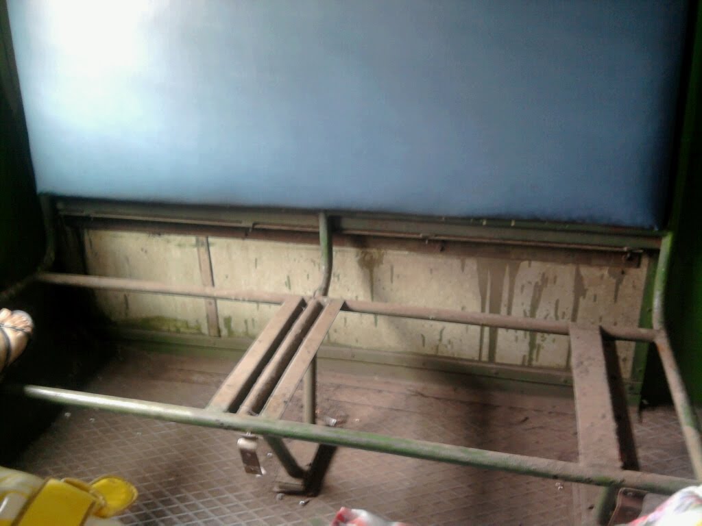 [trainseat2.JPG]