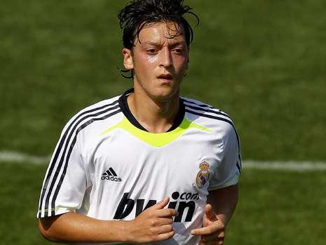 Mesut Özil %C3%96zil+entrena+con+el+Real+Madrid