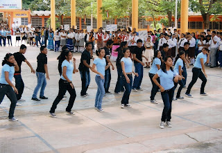 asqueroso escolta bailando asqueroso escolta bailando