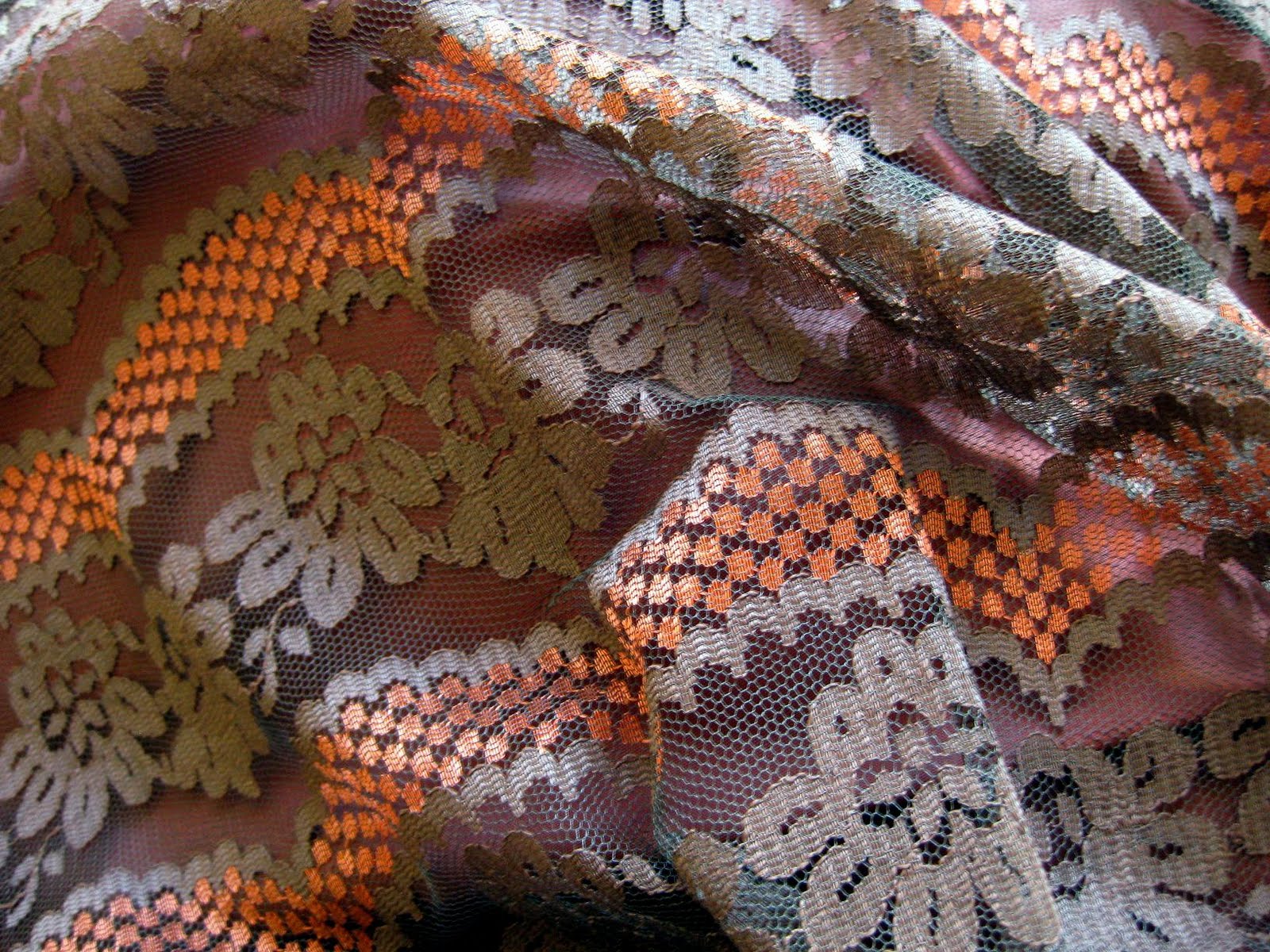 [brownlace6.JPG]