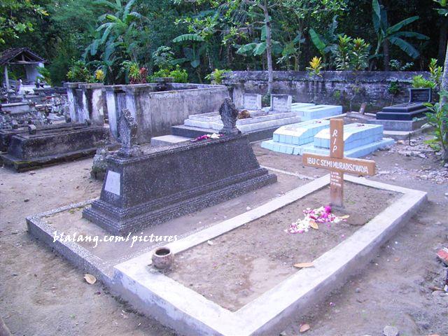 [graveyard-indonesia.JPG]