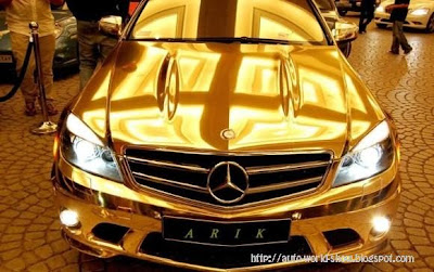 gold mercedes @ auto show