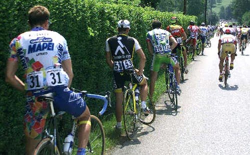 [1112-bicycle-race-pit-stop.jpg]