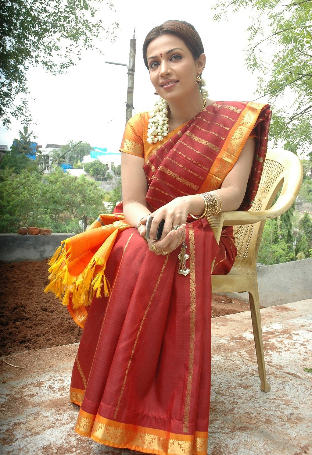 asha saini floramayuri in saree hq glamour  images