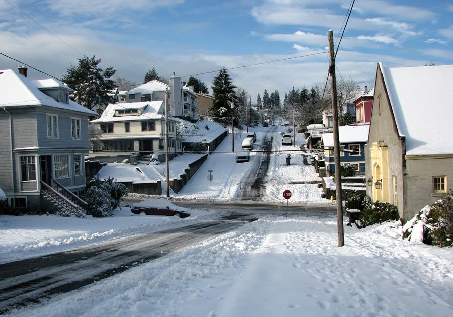 Astoria, Oregon, Daily Photo December 23, 2008 Snow in Astoria