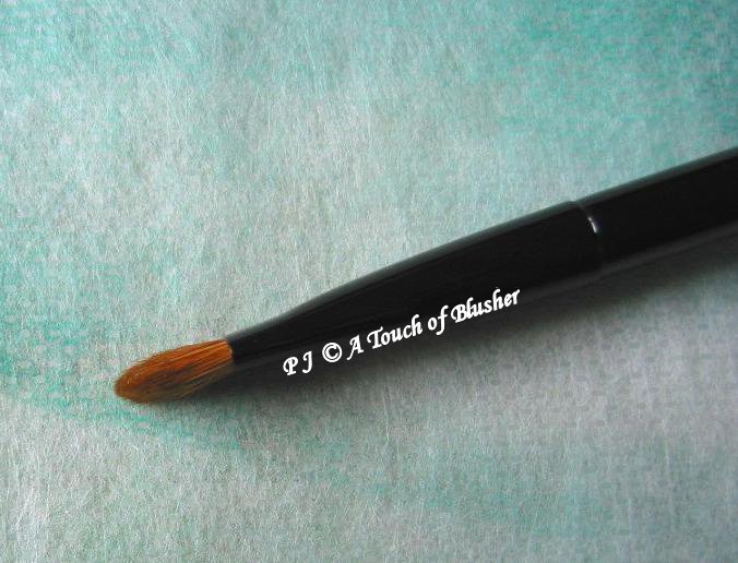 [SUQQU+Eyebrow+Brush+L+2.JPG]
