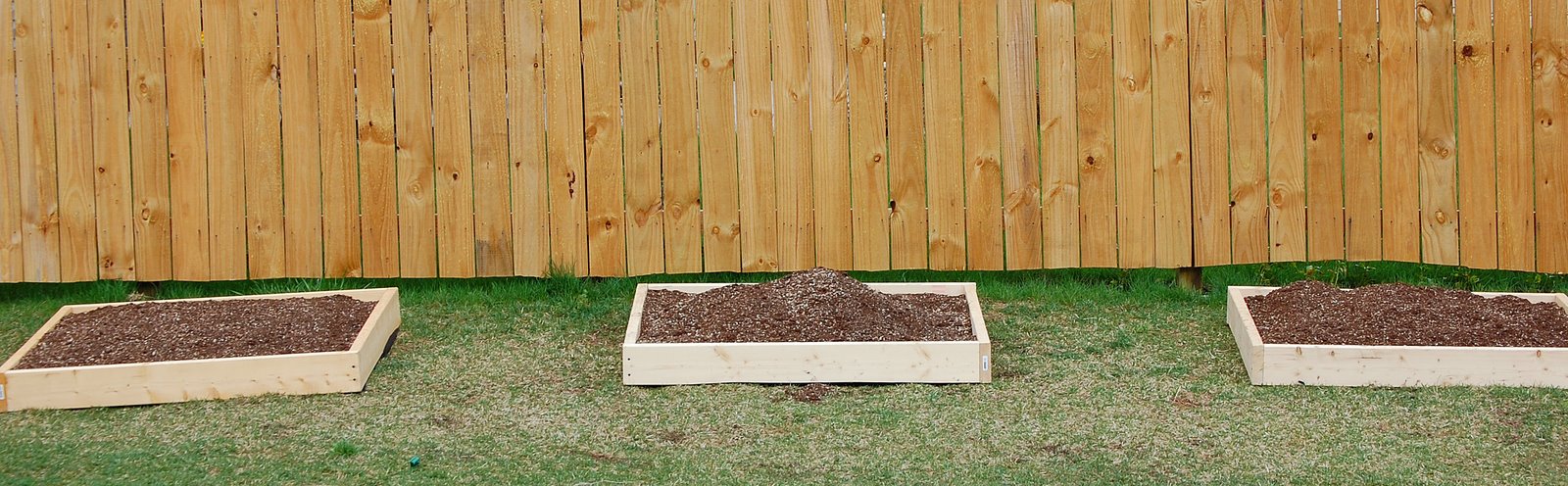 [square+foot+garden+three+boxes+done.jpg]