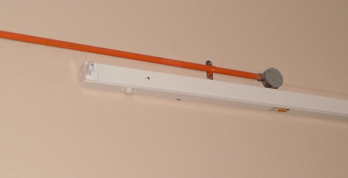 Electrical Installation Wiring Pictures: Bare fluorescent ... recessed lighting wiring schematic 