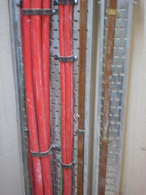 How can i put a conduit/penetration riser around the cable in red