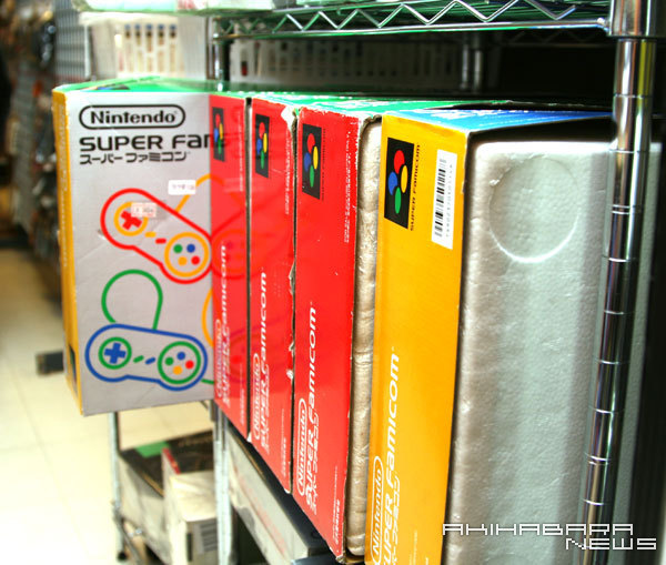 Conheçam a Super Potato, a mais famosa loja de retro games do Japão SP+inside+consoles14
